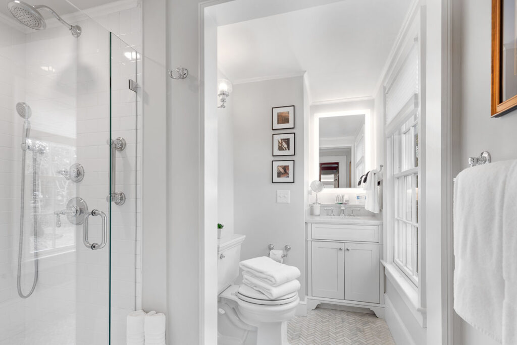 The newly renovated and expanded private bathroom includes a tiled shower with premium fixtures, as well as marble mosaic tile and traditional stone finishes throughout the bathroom, to help you achieve your escape and relaxation.