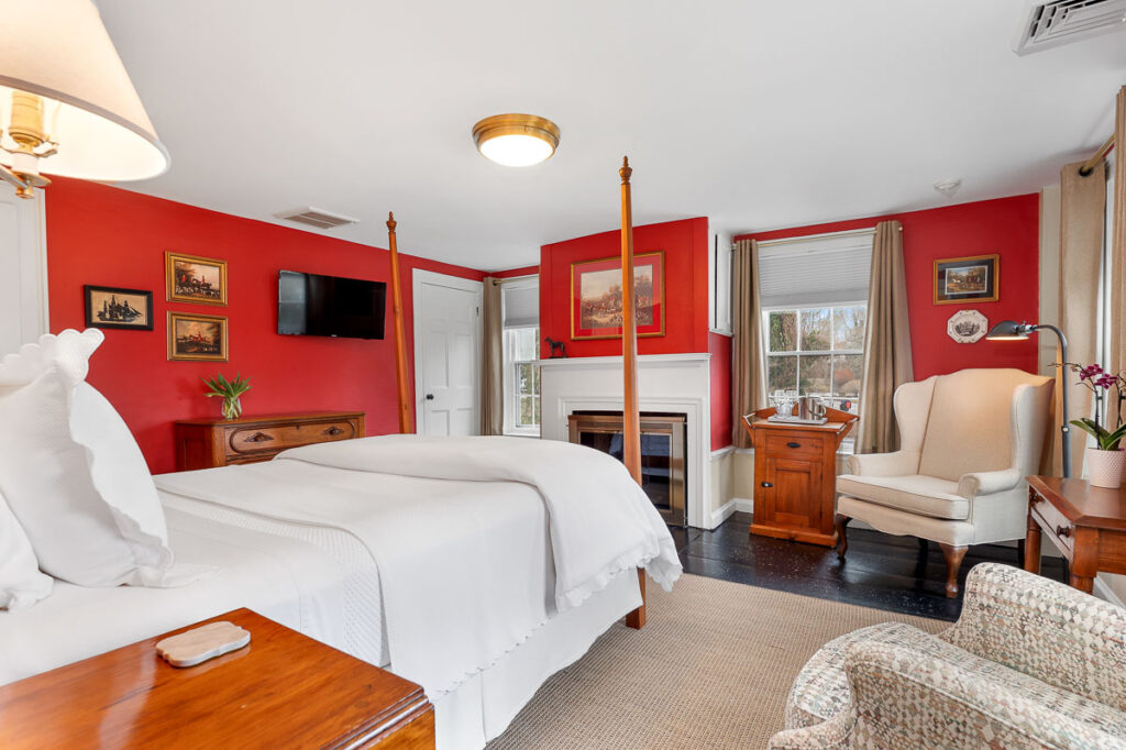 The Highlands Room offers a Queen-sized, four-poster Shaker bed and a wood burning fireplace.