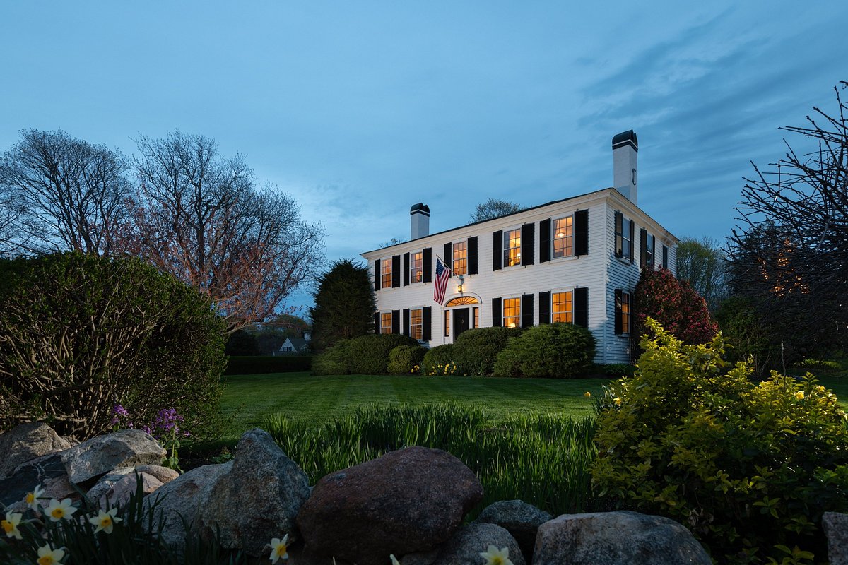 evening photo of candleberry inn on cape cod.