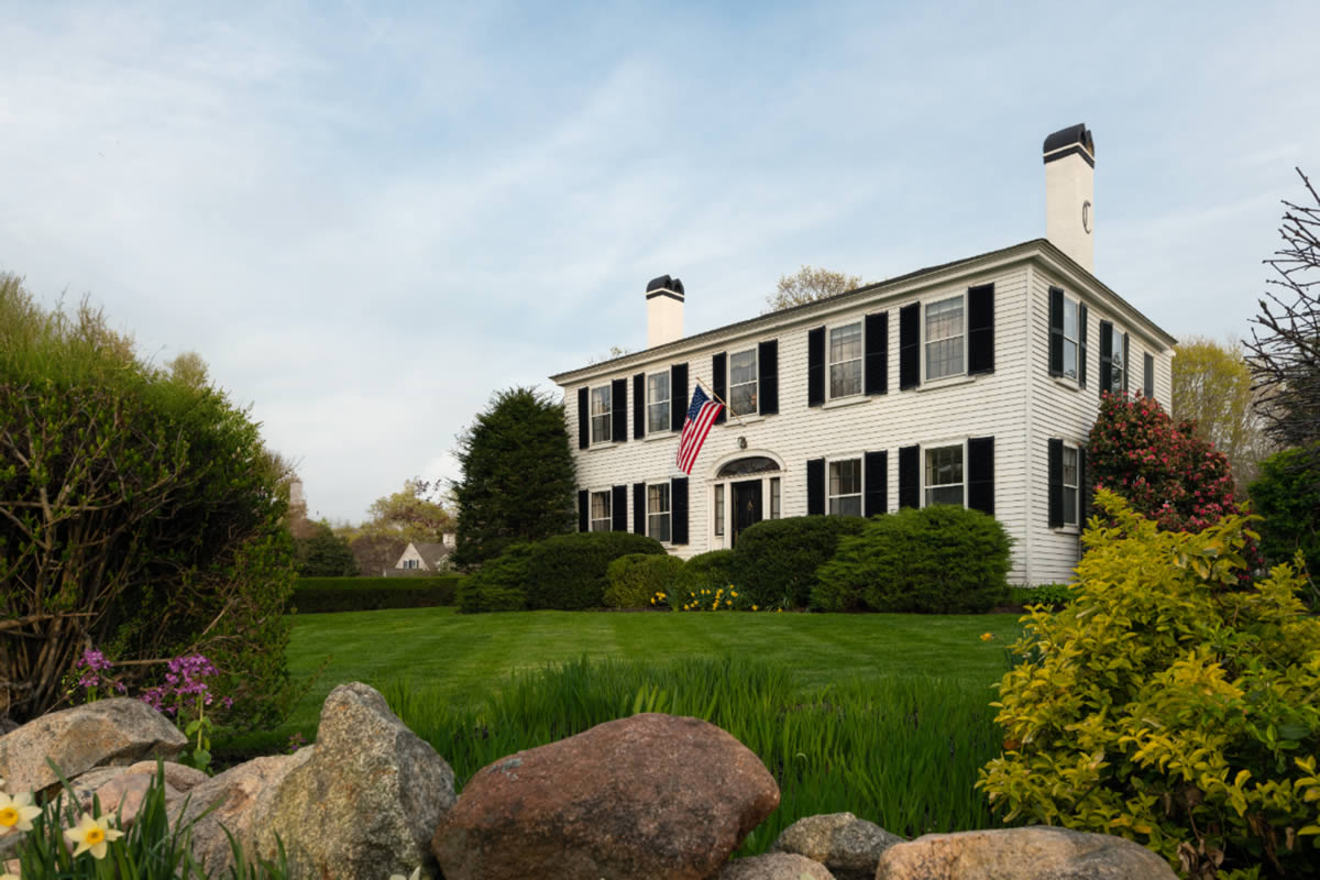 candleberry inn on cape cod, an award winning bed and breakfast with expansive front lawn, stunning gardens, an stately and elegant presence greets guests as they arrive.